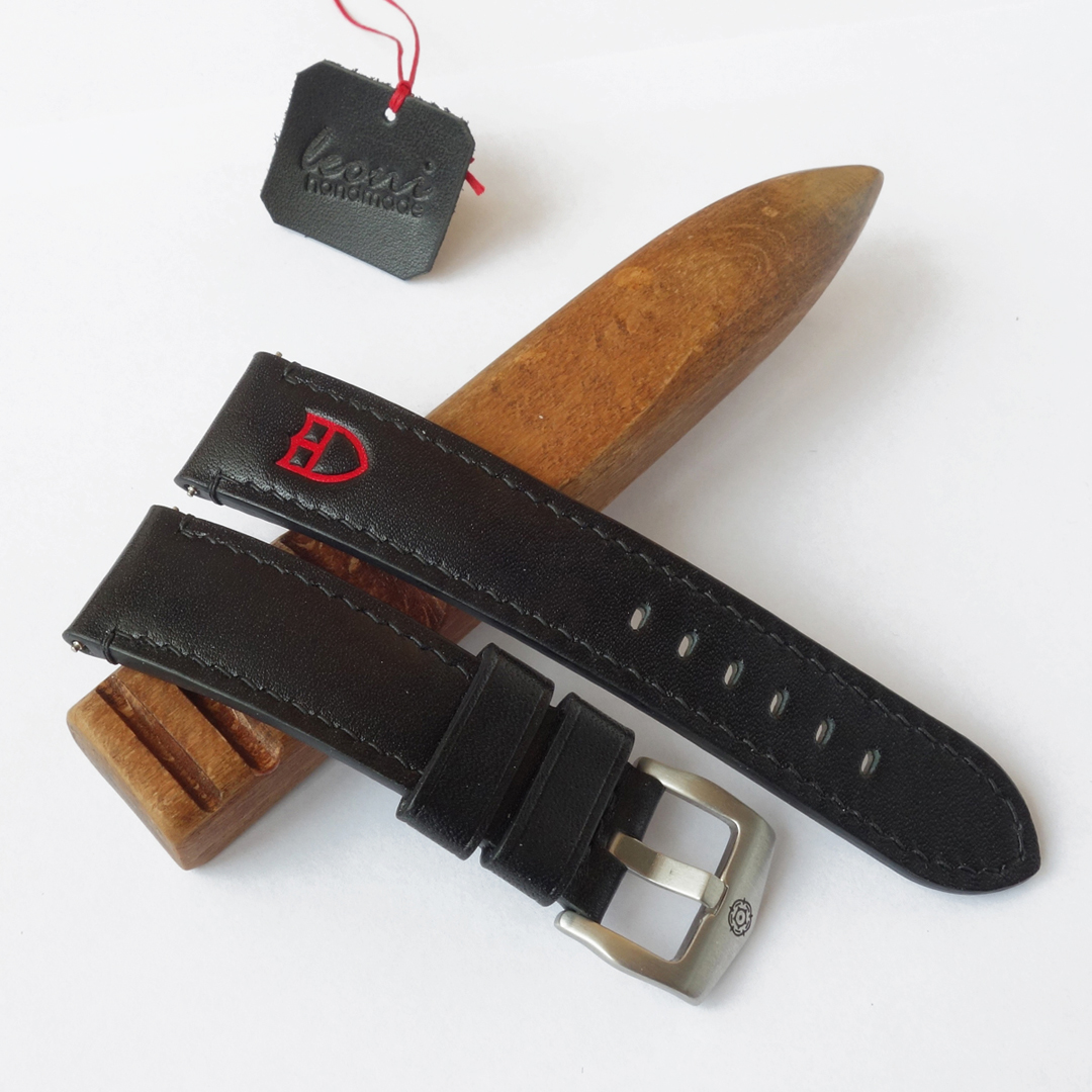 Tudor_strap_black_red_7