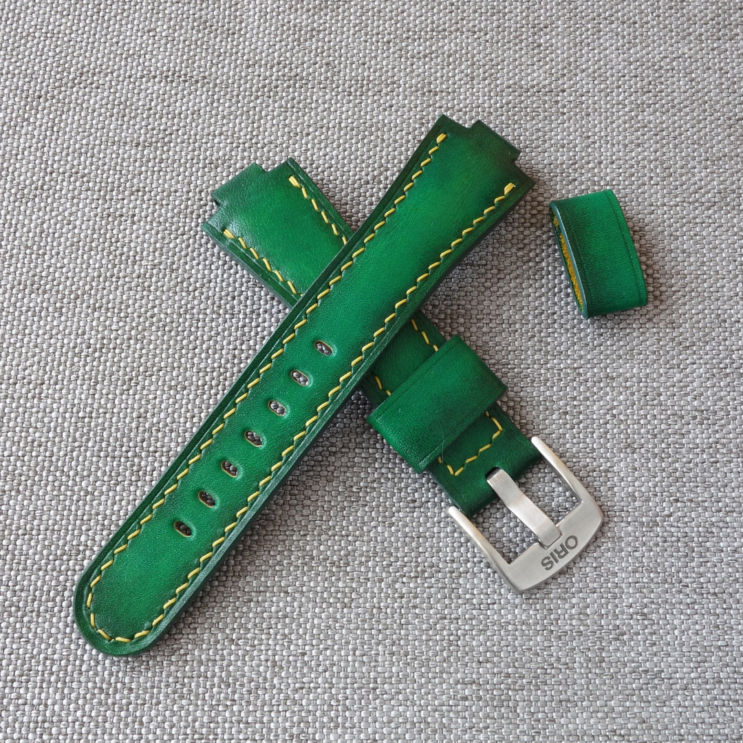 Green leather handmade watch strap for Oris Aquis. Replacement watchband. Fits most ORIS Aquis watches: 39.5mm/ 41.5mm Calibre 400/ 43.5mm/ 43mm/ 45.5mm/ 46mm, Divers, Aquis Date, TT1, F1, Other Oris Models. • Material: Full grain genuine leather.