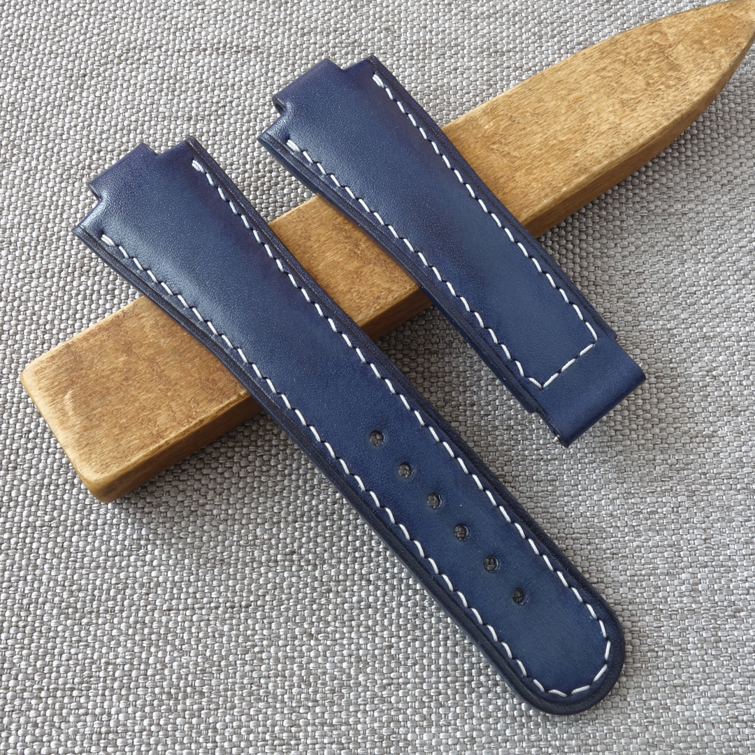 Blue leather watch strap, fits the original ORIS Aquis deployment clasp. 100% handmade, replacement watchband. Made of the high quality genuine leather. It is possible to produce a strap of any color and size, as desired by the customer. For ORIS Aquis watches: 39.5mm/ 41.5mm Calibre 400/ 43.5mm/ 43mm/ 45.5mm/ 46mm, Divers, Aquis Date, TT1, F1, Other Oris Models.