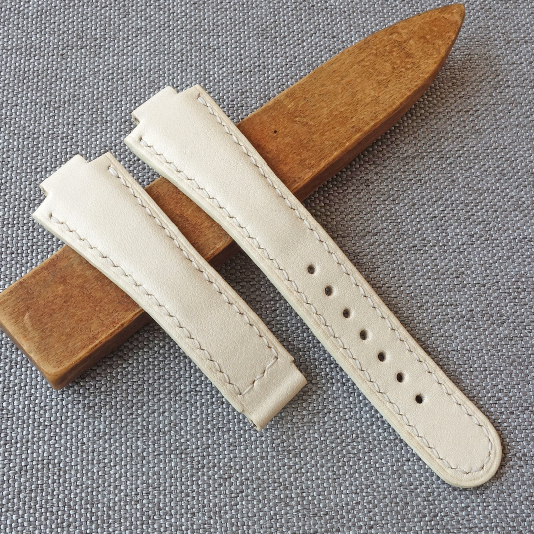 White leather watch strap, fits the original ORIS Aquis deployment clasp. 100% handmade, replacement watchband. For ORIS Aquis watches: 39.5mm/ 41.5mm Calibre 400/ 43.5mm/ 43mm/ 45.5mm/ 46mm, Divers, Aquis Date, TT1, F1, Other Oris Models.