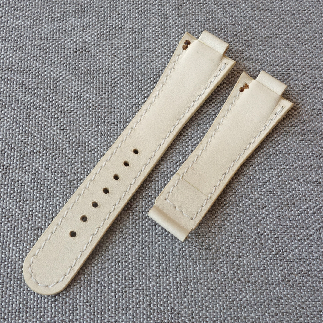 White leather watch strap, fits the original ORIS Aquis deployment clasp. 100% handmade, replacement watchband. For ORIS Aquis watches: 39.5mm/ 41.5mm Calibre 400/ 43.5mm/ 43mm/ 45.5mm/ 46mm, Divers, Aquis Date, TT1, F1, Other Oris Models.