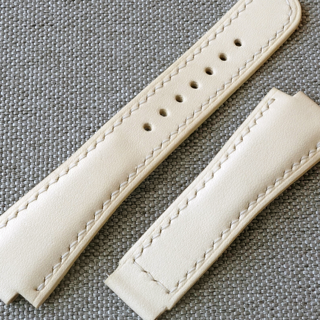 White leather watch strap, fits the original ORIS Aquis deployment clasp. 100% handmade, replacement watchband. For ORIS Aquis watches: 39.5mm/ 41.5mm Calibre 400/ 43.5mm/ 43mm/ 45.5mm/ 46mm, Divers, Aquis Date, TT1, F1, Other Oris Models.