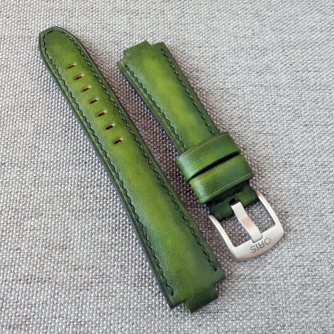Handmade green leather handmade watch strap for Oris Aquis. Replacement watchband. Fits most ORIS Aquis watches: 39.5mm/ 41.5mm Calibre 400/ 43.5mm/ 43mm/ 45.5mm/ 46mm, Divers, Aquis Date, TT1, F1, Other Oris Models. • Material: Full grain genuine leather