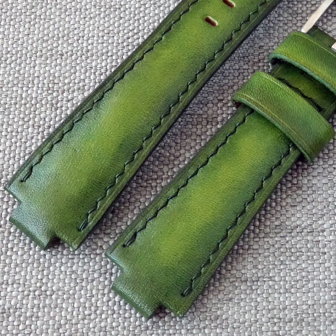 Handmade green leather handmade watch strap for Oris Aquis. Replacement watchband. Fits most ORIS Aquis watches: 39.5mm/ 41.5mm Calibre 400/ 43.5mm/ 43mm/ 45.5mm/ 46mm, Divers, Aquis Date, TT1, F1, Other Oris Models. • Material: Full grain genuine leather