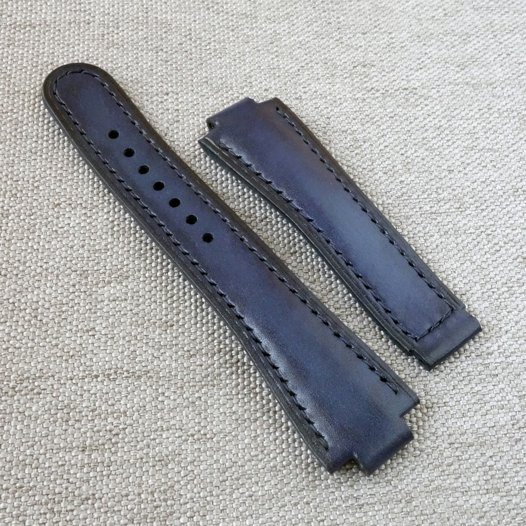 Dark blue leather watch strap, fits the original ORIS Aquis deployment clasp. 100% handmade, replacement watchband. Made of the high quality genuine leather. It is possible to produce a strap of any color and size, as desired by the customer. For ORIS Aquis watches: 39.5mm/ 41.5mm Calibre 400/ 43.5mm/ 43mm/ 45.5mm/ 46mm, Divers, Aquis Date, TT1, F1, Other Oris Models.