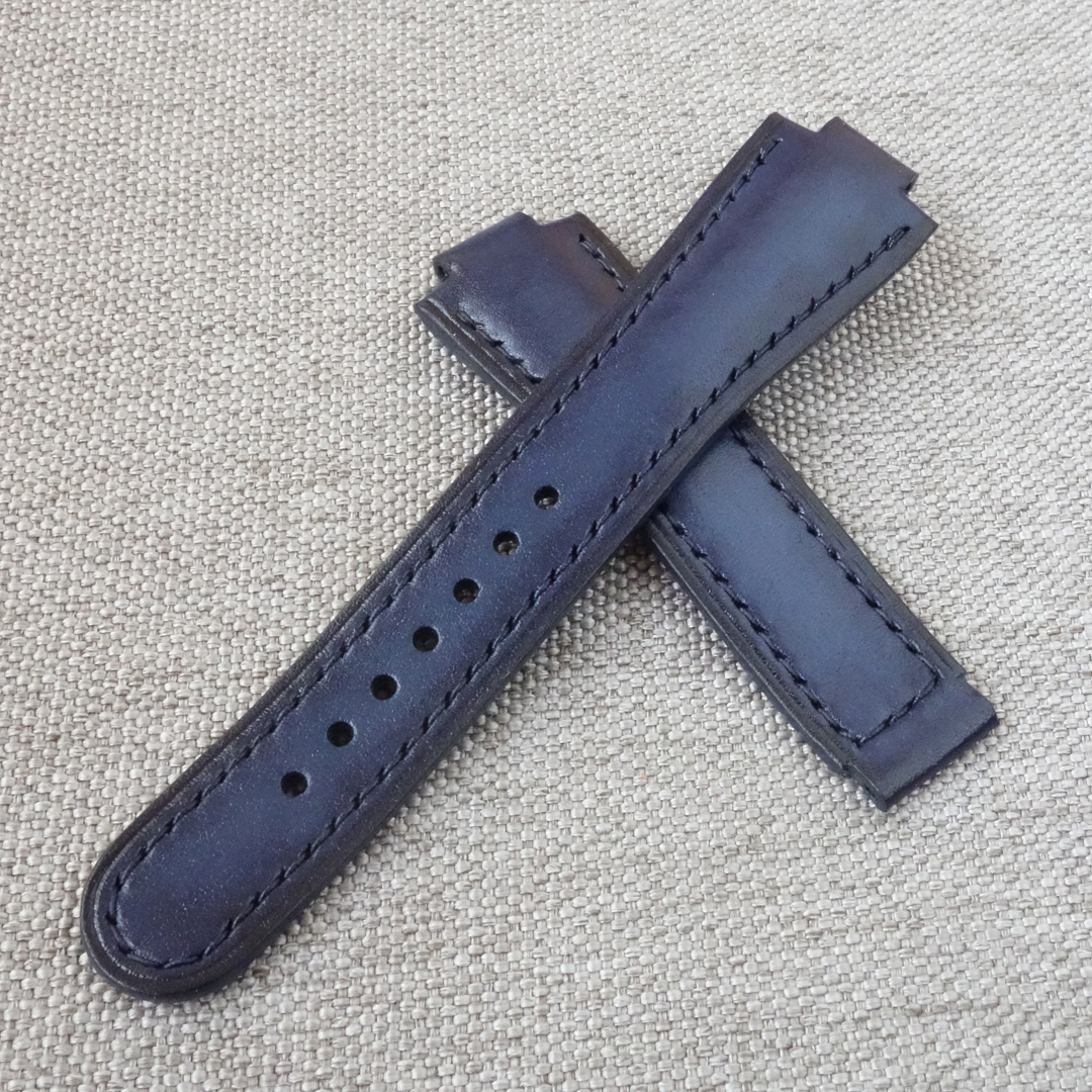 Dark blue leather watch strap, fits the original ORIS Aquis deployment clasp. 100% handmade, replacement watchband. Made of the high quality genuine leather. It is possible to produce a strap of any color and size, as desired by the customer. For ORIS Aquis watches: 39.5mm/ 41.5mm Calibre 400/ 43.5mm/ 43mm/ 45.5mm/ 46mm, Divers, Aquis Date, TT1, F1, Other Oris Models.