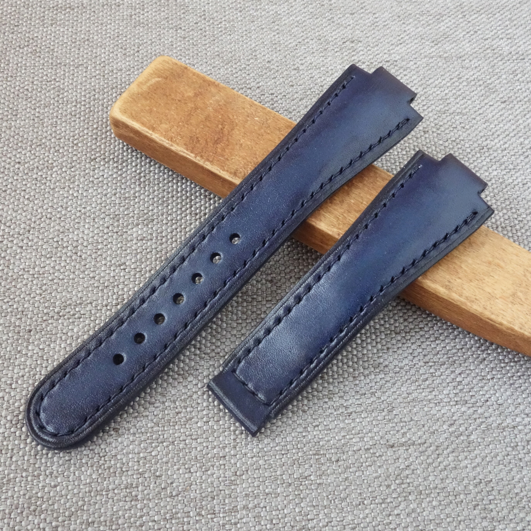 Dark blue leather watch strap, fits the original ORIS Aquis deployment clasp. 100% handmade, replacement watchband. Made of the high quality genuine leather. It is possible to produce a strap of any color and size, as desired by the customer. For ORIS Aquis watches: 39.5mm/ 41.5mm Calibre 400/ 43.5mm/ 43mm/ 45.5mm/ 46mm, Divers, Aquis Date, TT1, F1, Other Oris Models.