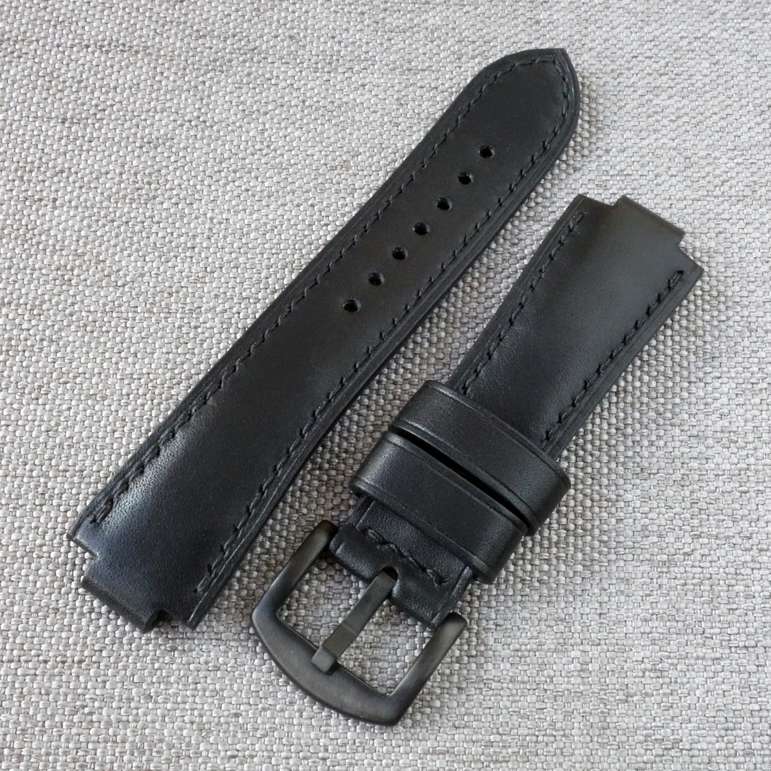 Full black leather watch strap for ORIS Aquis. Handmade replacement watchband. Fits most ORIS Aquis watches: 39.5mm/ 41.5mm Calibre 400/ 43.5mm/ 43mm/ 45.5mm/ 46mm, Divers, Aquis Date, TT1, F1, Other Oris Models. • Material: Full grain genuine leather.